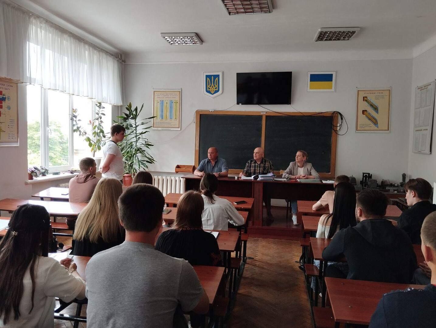Студенти спеціальності «Право» успішно захистили курсові роботи