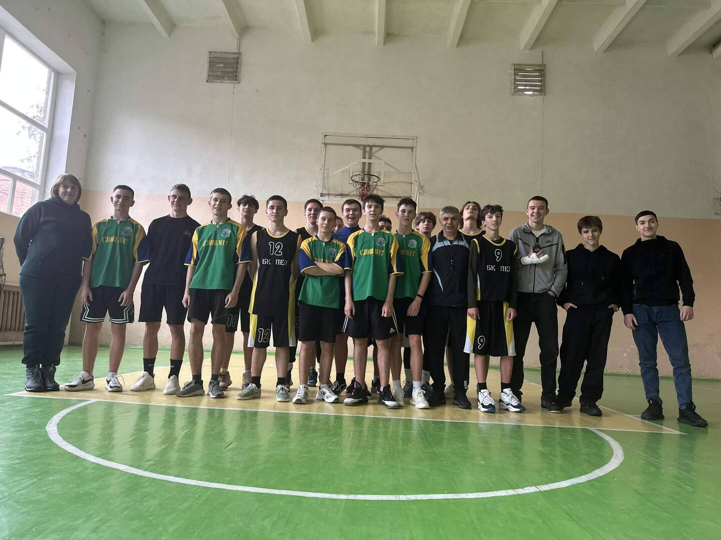 Товариська зустріч з баскетболу між студентами коледжу та учнями гімназії №17