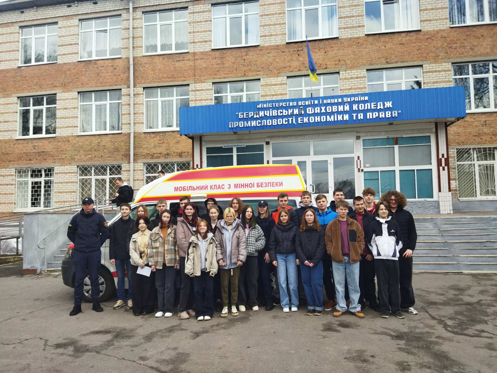 Напередодні Міжнародного дня просвіти з питань мінної небезпеки, у БФКПЕП відбулася важлива лекція-бесіда для студентів