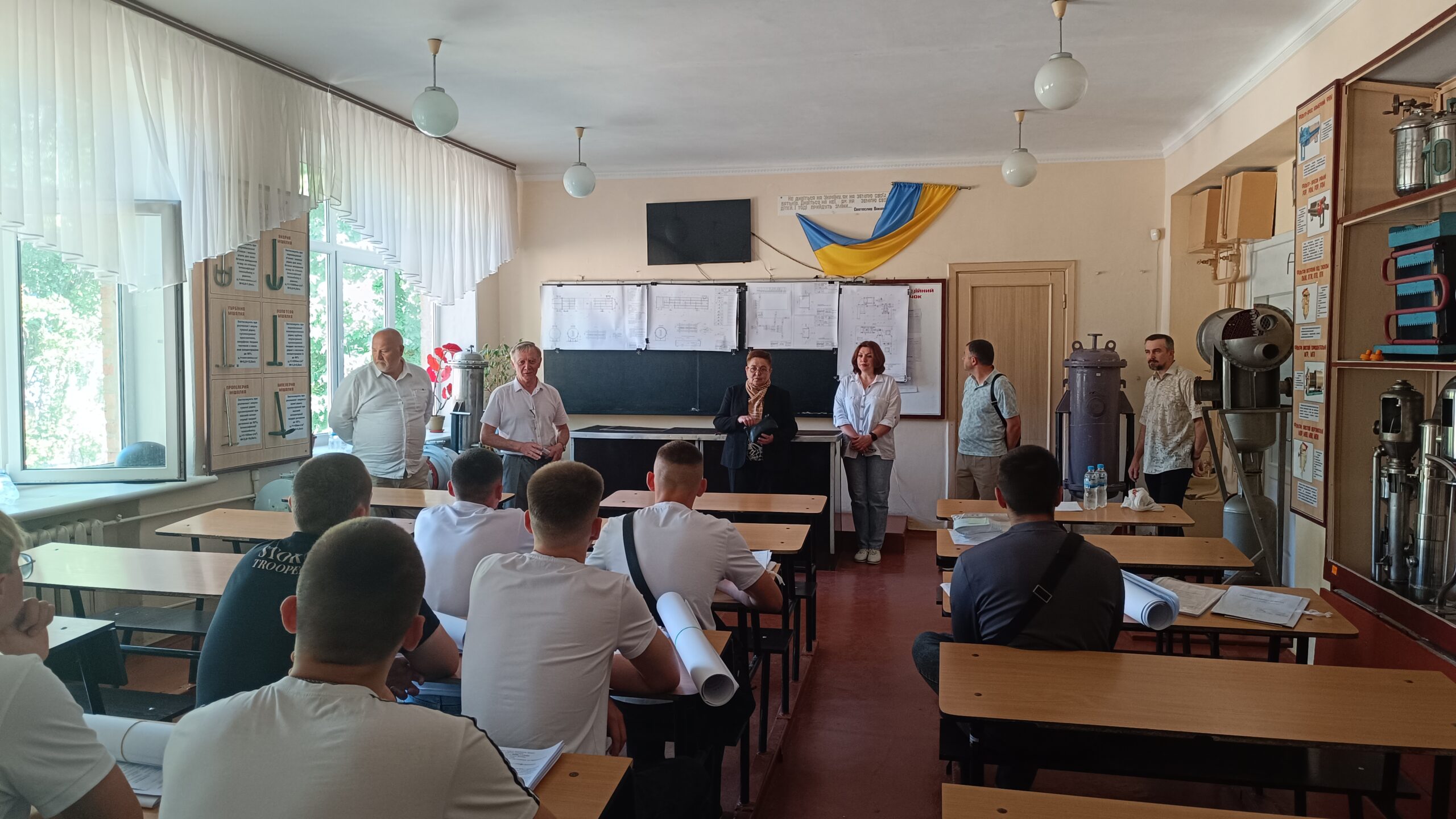 Старт у професію: у коледжі відбулися захисти кваліфікаційних робіт майбутніх фахових молодших бакалаврів з галузевого машинобудування